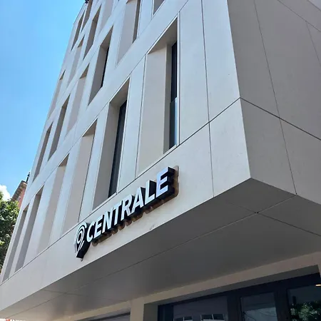 Centrale Hotel 4*