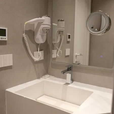 Centrale Hotel 4* Tirana